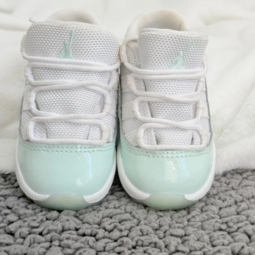 Jordan 11 Retro Low Kids Size 4C White Mint Green Good Patent Leather 645107-103